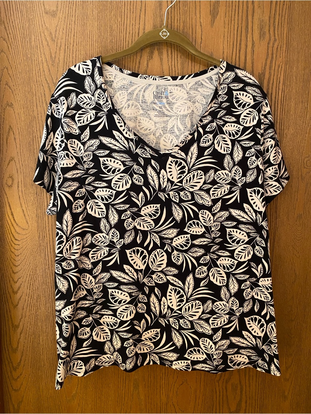 Croft & Barrow - The Classic Tee, Black and Taupe, V-Neck Leaf Print Top, Sz 2X